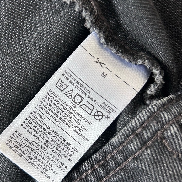 Old Navy Black Distressed Denim Jean Jacket Women’s Size Medium - Picture 5 of 6